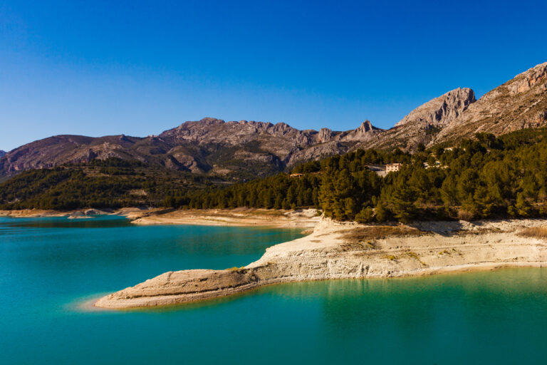 View,On,Guadalest,Water,Reservoir,With,Turquoise,Water,In,Alicante