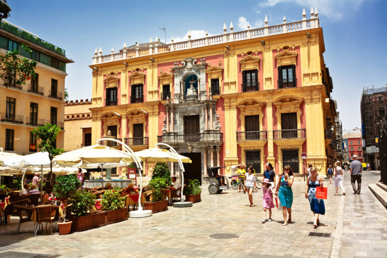 Malaga,,Spain,-,July,8:tourists,Walk,Around,The,Historic,Center