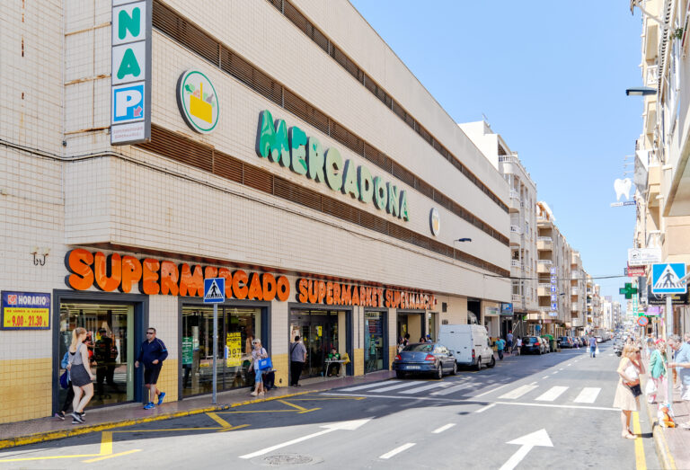 Torrevieja,,Spain,-,May,16,,2019:,Exterior,Building,Store,Of