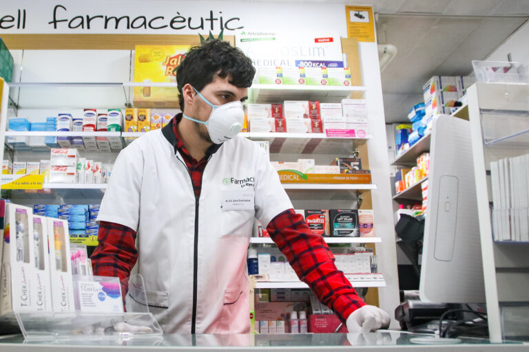 Mataró,,Catalonia,,Spain.,March,16,2020.,Pharmacist,Working.,Protection,In