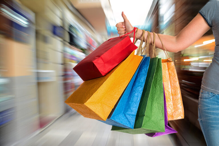 Woman,Showing,Thumb,Up,And,Holding,Shopping,Bags,At,Shopping