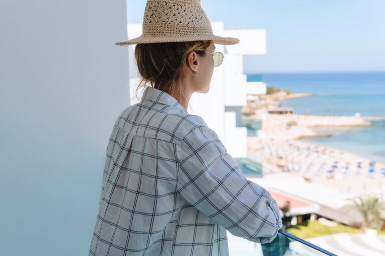 Young,Woman,Wearing,Straw,Hat,Enjoy,View,From,Balcony,Of