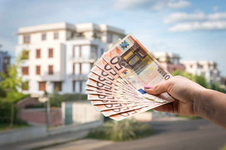 Property,Buyer,Holding,Euro,Banknotes,And,Buying,Beautiful,House,From