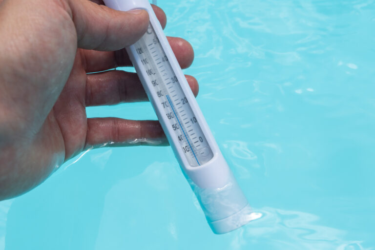 Thermometer,In,Hand,In,Water