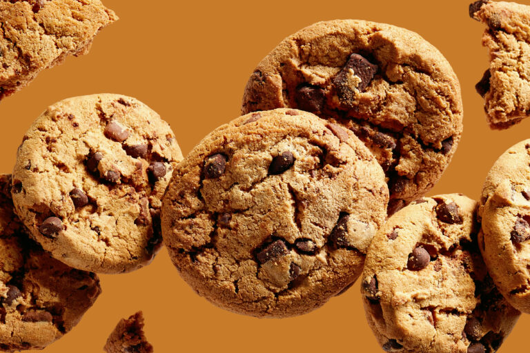 Broken,Chocolate,Chip,Cookies.,Cookies,Broken,In,Pieces,With,Crumbs.