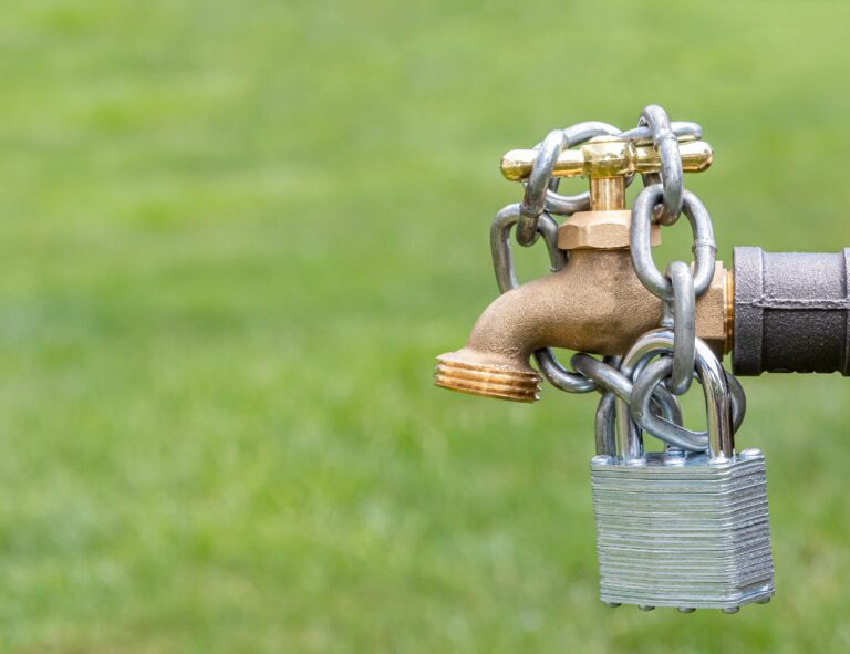 Outdoor,Water,Faucet,With,Lock,And,Chain.,Water,Restriction,,Supply