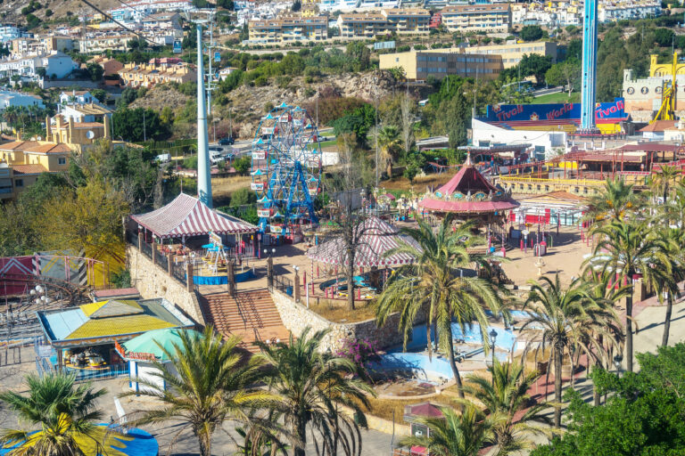 Benalm·dena,,Spain,,Nov,24,2022:,The,Closed,And,Abandoned,Tivoli