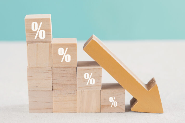 Wooden,Blocks,With,Percentage,Sign,And,Down,Arrow,,Financial,Recession