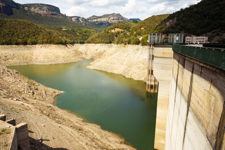 Sau,,Spain,,The,Dam,Of,The,Sau,Reservoir,Is,Seen