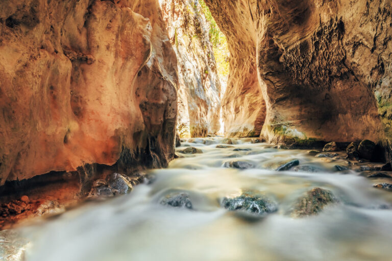 Popular,Tourist,Route,In,River,Bed,Rio,Chillar,River,In