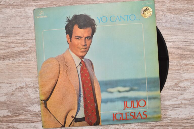Alicante,,Spain,-,February,26,,2020:,Columbia,Records,Vintage,Album