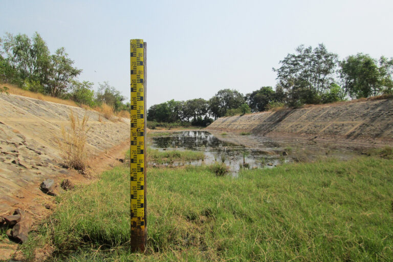 Water,Level,Indicator,,Measuring,Meter,Pole,Shows,The,Depth,Of