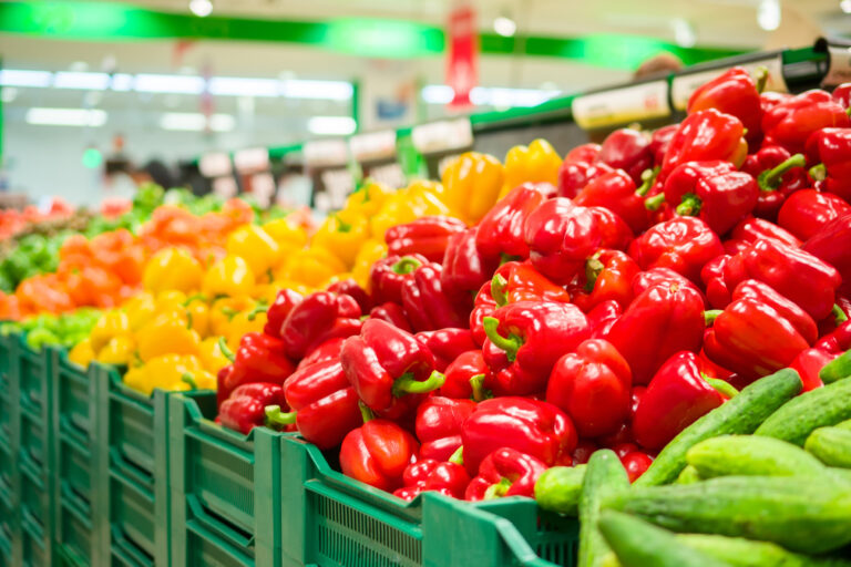 Bunch,Of,Red,,Yellow,And,Orange,Paprika,Peppers,On,Boxes