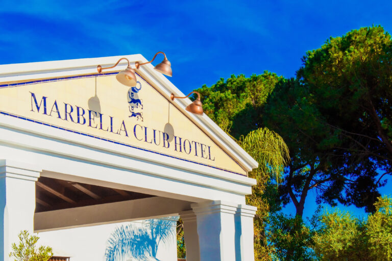 Marbella,,Es,-,Dec,02,,2022:,A,Vertical,Shot,Of