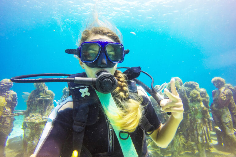 Woman,Is,Diving,In,The,Ocean.,Underwater