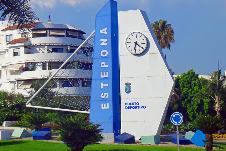 Estepona,,Spain,-,August,2018:,Sign,For,Puerto,Deportivo,On