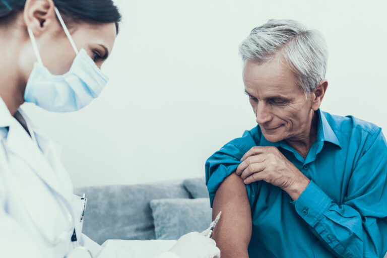 Doctor,Visiting,Family,For,Injecting,Insulin.,Diabetes,Concept.,Sugar,In