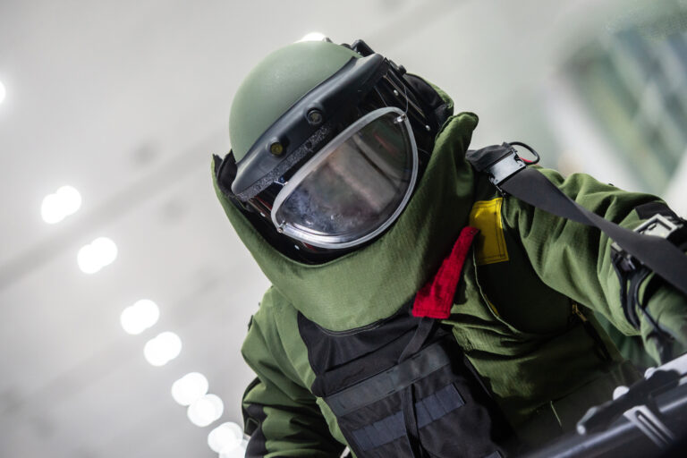 The,Police,In,The,Explosive,Ordnance,Disposal,Suit,(bomb,Suit)