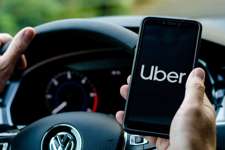 Soest,,Germany,-,August,4,,2019:,Uber,Driver,Holding,Smartphone