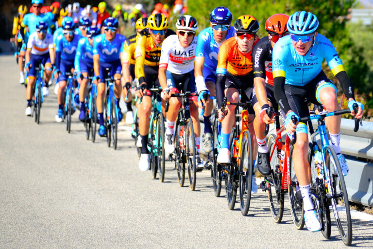 La,Muela,De,Millares,,Valencia,espana,The,Peloton,Climbs,The,Muela