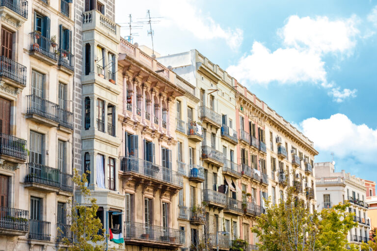 Facade,Of,Old,Apartment,Buildings,In,El,Borne,,Barcelona,,Catalonia,