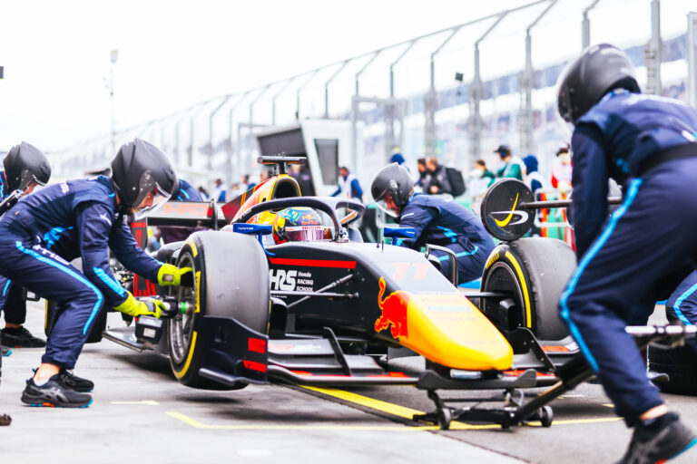 Melbourne,,Australia,-,April,01:,Pitstop,During,Qualifying,For,Dams