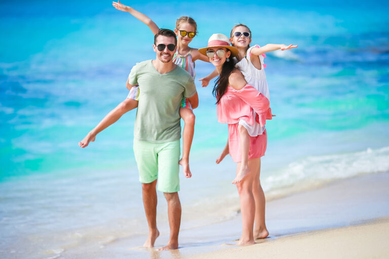 Young,Family,On,Vacation,Have,A,Lot,Of,Fun