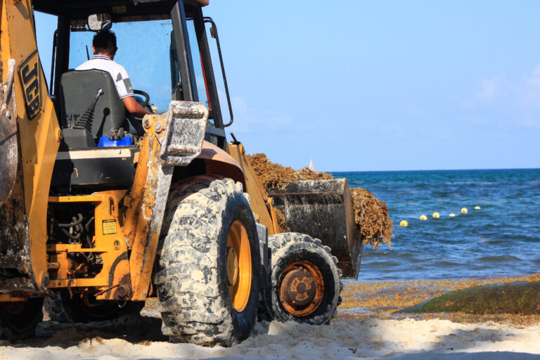 Tractor,On,The,Beach