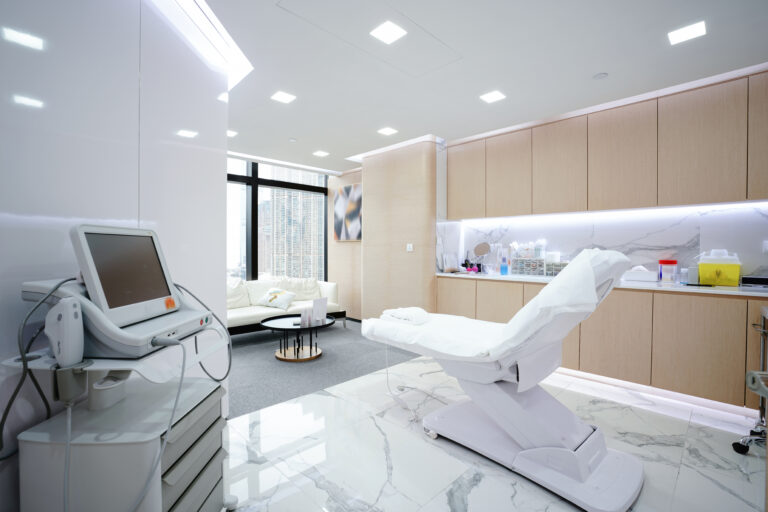 Hospital,Interior,With,Operating,Surgery,Table,,Lamps,And,Ultra,Modern