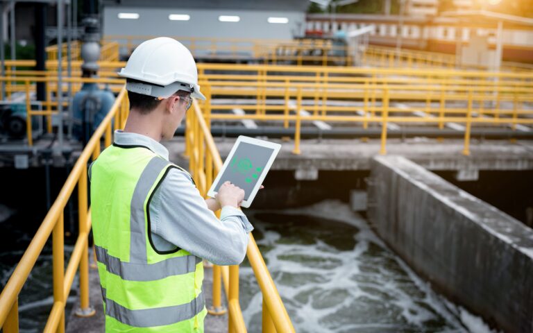 Engineer,Check,Water,Quality,In,Tablet,Program,For,Wastewater,Treatment