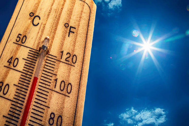 Thermometer,Displaying,High,40,Degree,Hot,Temperatures,In,Sun,Summer