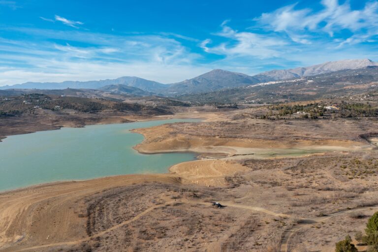 An,Aerial,View,Of,Lake,Vinuela,In,The,Backcountry,Mountains