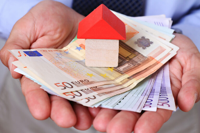 Real,Estate,Investment.,Success,,Business,,Financial,Growth,,Profit,,Dividends,Concept