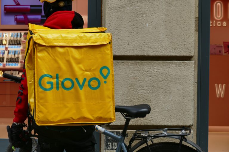 Glovo,Company,Delivery,Rider,Waiting,For,The,Goods,To,Be