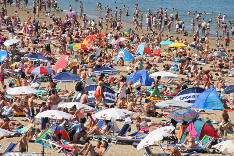 Crowded,Beach,In,Summer