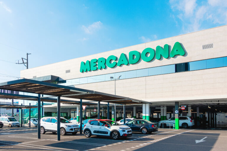 Finestrat,,Spain,-,January,04,,2020:,Mercadona,Supermarket,In,Finestrat,