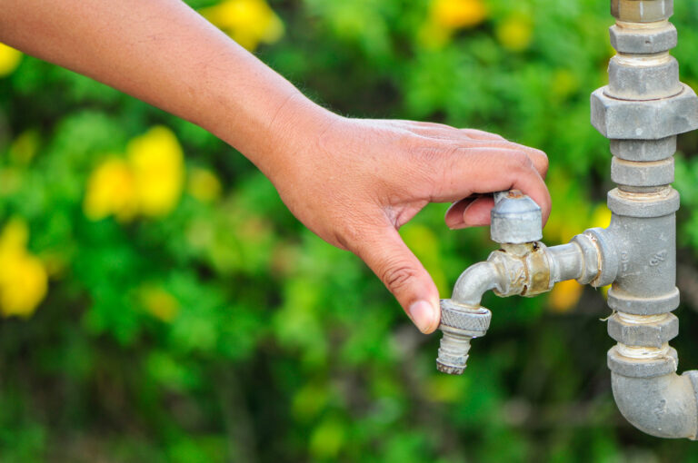 Open,Faucet,,Water,Tap,,Turn,Off,Faucet