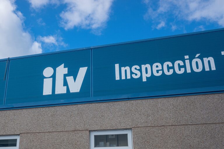 Ourense,,Spain.,03-01-2023:,Workshop,To,Pass,The,Technical,Inspection,Of