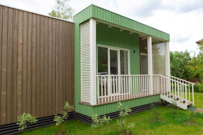 Summer,Country,House,In,The,Forest