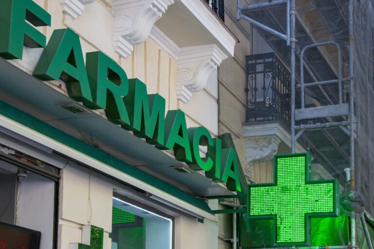 Pharmacy,Indication,Sign,,A,Luminous,Green,Cross,That,Indicates,That
