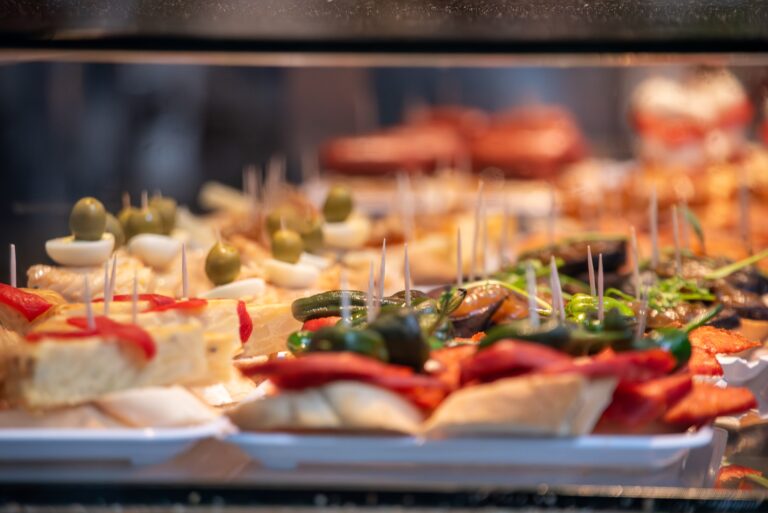 Delicious,Tapas,In,The,Bolhao,Market,Hall,In,Porto,,Portugal