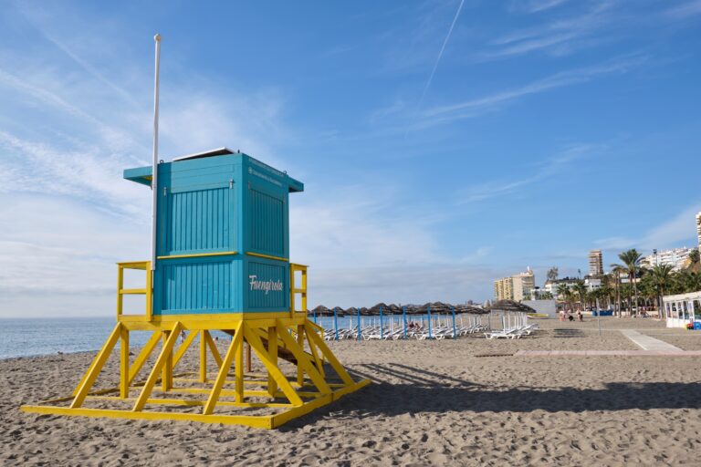 Fuengirola,,Málaga,,Spain,-,October,22,,2024:,Lifeguard,Hut,At