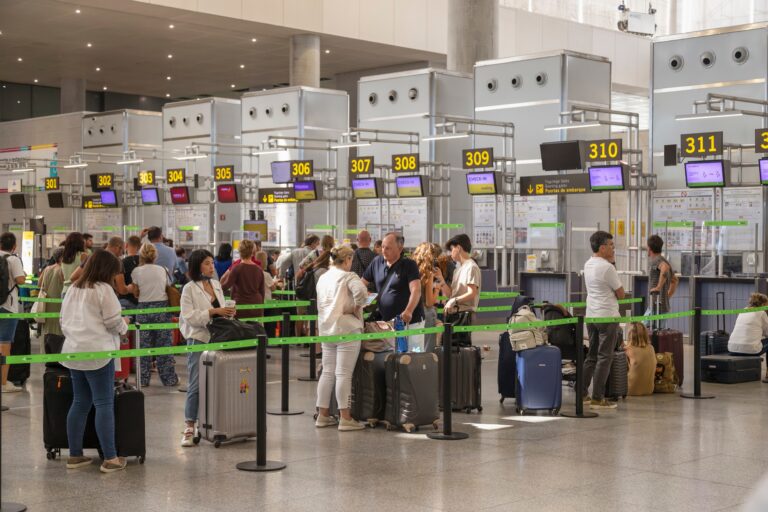 Málaga,,Spain,,June,16,,2022;,Travelers,With,Suitcases,Queuing,For