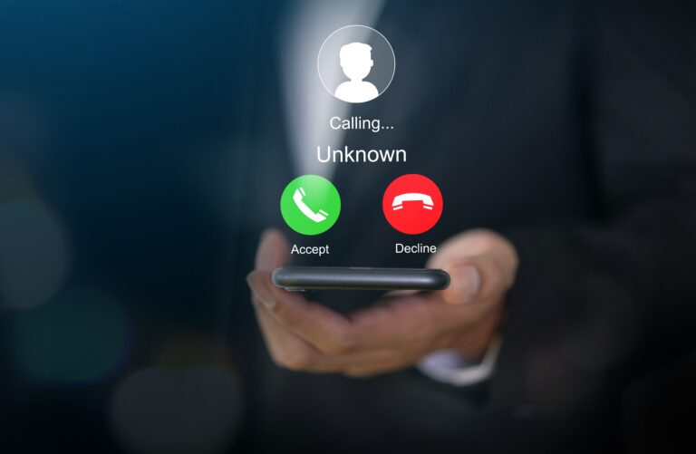 Human,Use,Smartphone,With,Incoming,Call,From,Unknown,Number,,Spam,