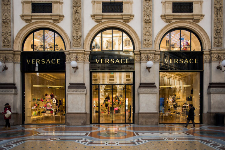 Shop,Windows,Of,The,Versace,Luxury,Boutique,Store,In,Galleria
