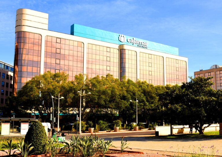 Cajamar,Building,In,Valencia.,Cajamar,Group,Offices.,City,Street,,Road