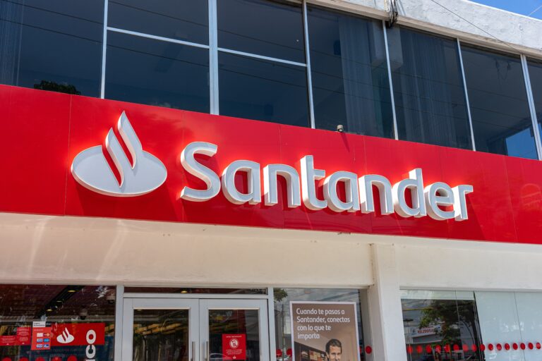 Facade,Of,Santander,Bank,Branch,,Santander,Select,,Dow,Jones,Euro