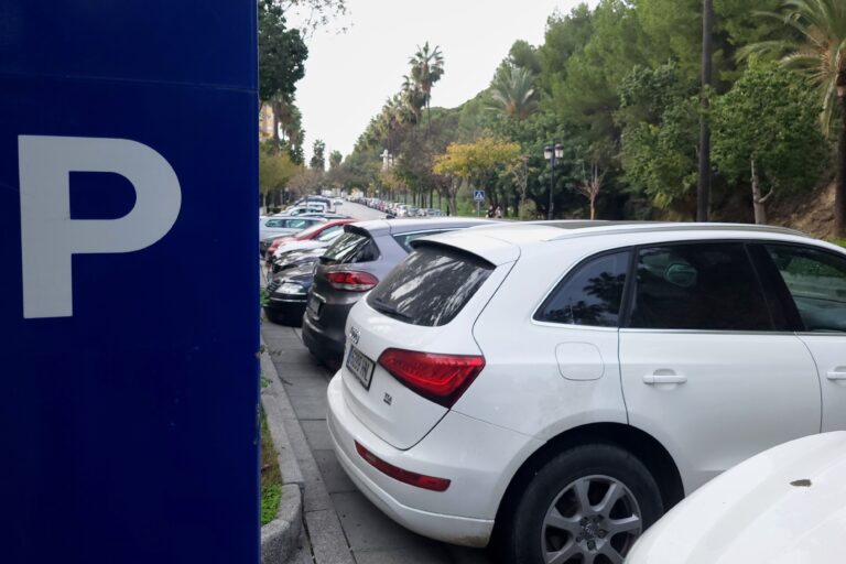 Marbella,,Málaga,,Spain,-,December,1,,2024:,Parking,Meter,Sign