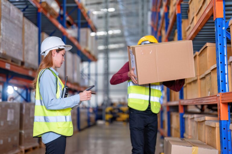 Warehouse,Worker,Hold,The,Carton,Box,Walk,Along,The,Steel