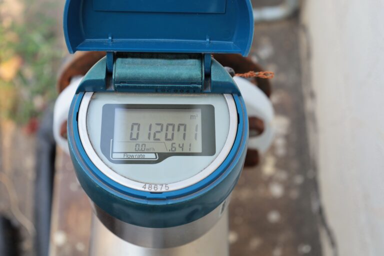 Blue,Digital,Water,Meter.,Closeup,Of,Old,And,Dirty,Electronic